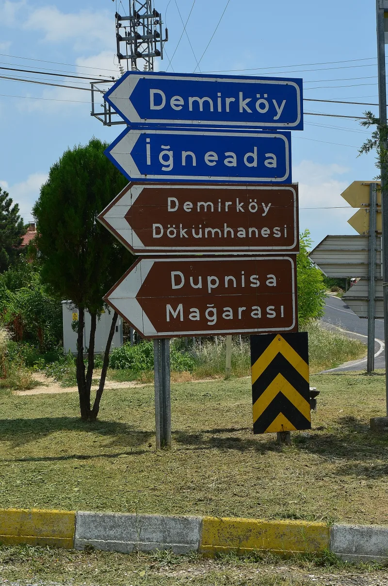 Dupnica (jaskyňa Dupnisa) – jaskyňa v pohorí Strandža v Turecku