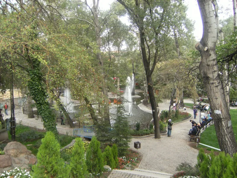 Park Kuğulu – labute v centre Ankary