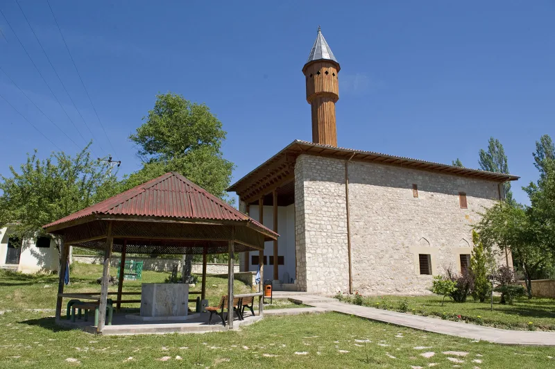 A Mahmut Bey Camii Kasabában – egy 14. századi fa mecset