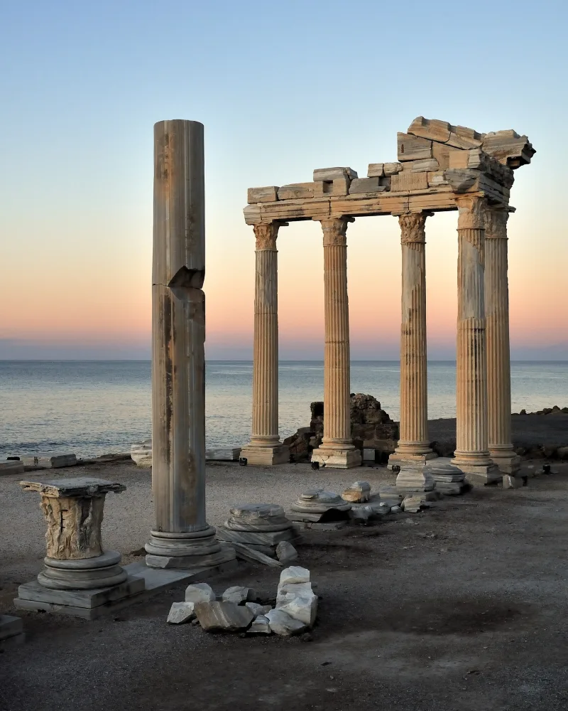 Der Apollontempel in Side – Sonnenuntergang auf korinthischen Säulen