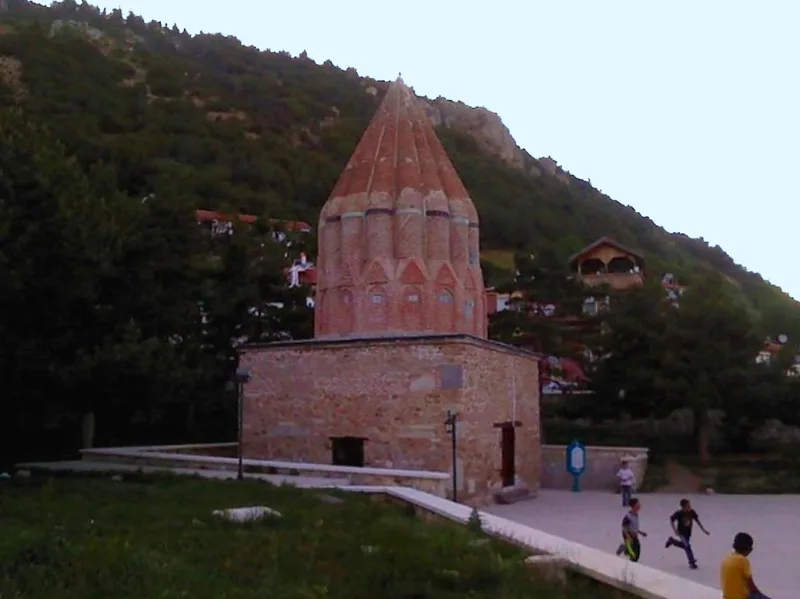 Hrobka Seyyida Mahmuda Hayraniho v Akşehir – sufij z 13. storočia