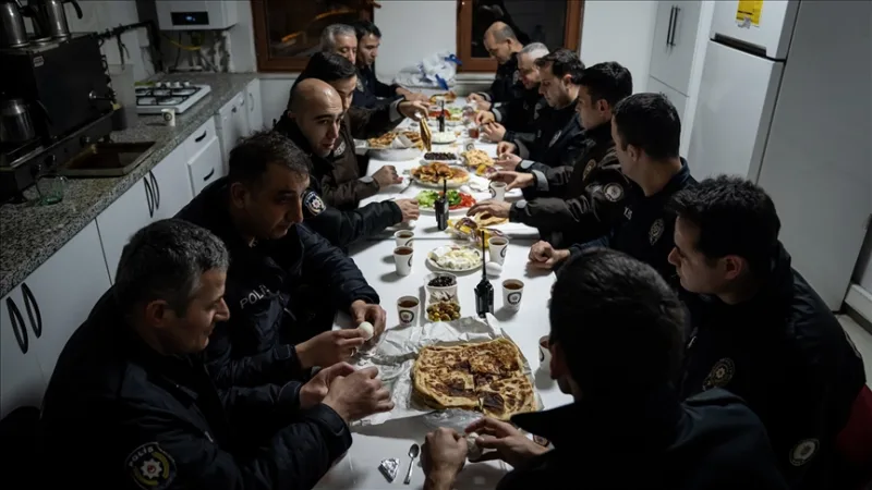 Polizeibeamte in Ankara hatten ihre erste Sahur bei der Arbeit