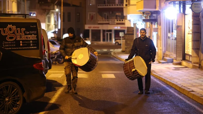 Ramadan-Trommler beginnen ihre Sahur-Schicht
