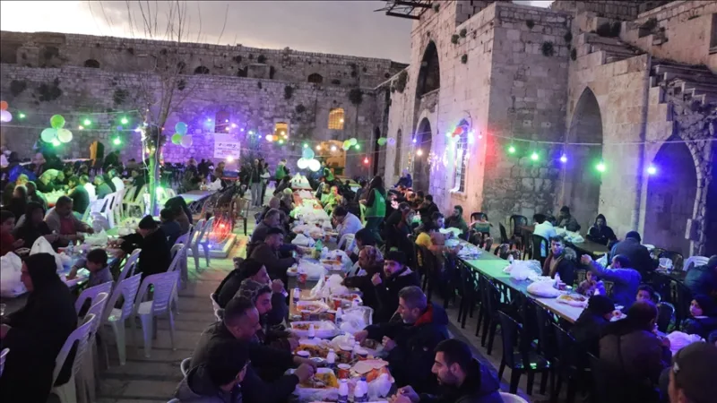 IHH hat am ersten Tag des Ramadan 2.700 Menschen in Syrien mit Iftar versorgt