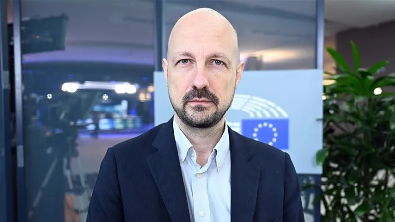 Der Europaabgeordnete Botenga übte scharfe Kritik an Europas „pro-israelischer Haltung“