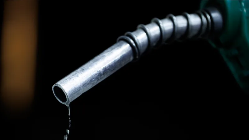 据报道，英国部分加油站正面临“临时供应限制”