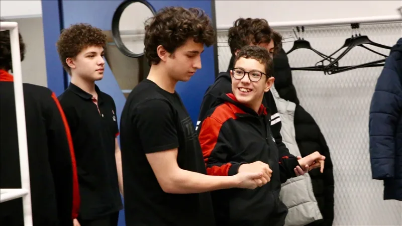 患有脑瘫的土耳其科学技术研究理事会（TÜBİTAK）科学高中学生的目标是成为一名科学家