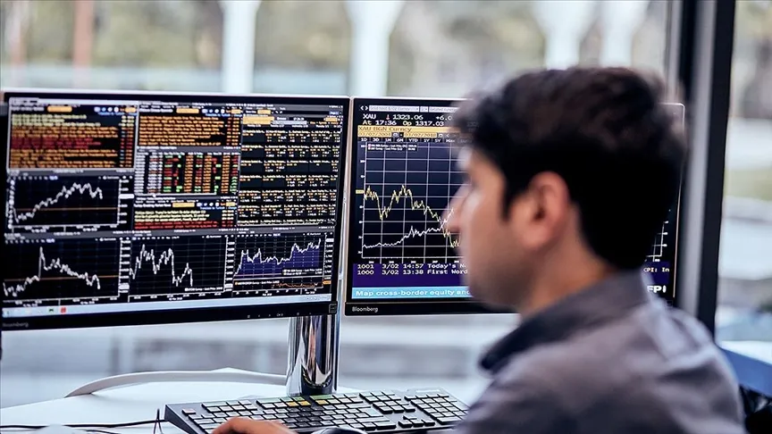 Az árupiacokon az energiapiaci kockázat és a kamatvárakozások hatottak