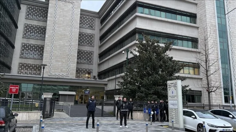 Mustafa Bozbey, Bursa nagyvárosi polgármesterét és 56 gyanúsítottat bíróság elé állították