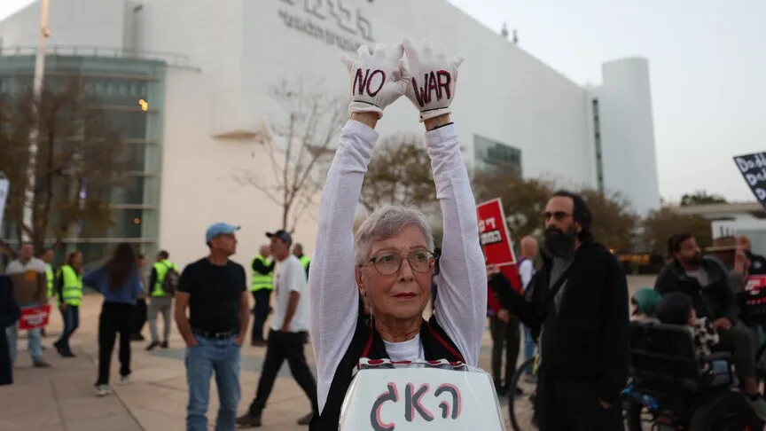 V Tel Avivu uspořádala skupina Izraelců protiválečnou demonstraci