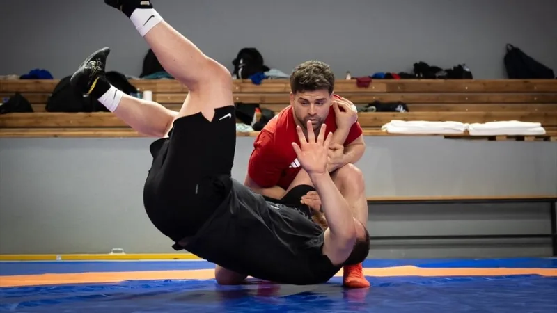 É a hora do «ouro» para o lutador nacional Osman Göçen