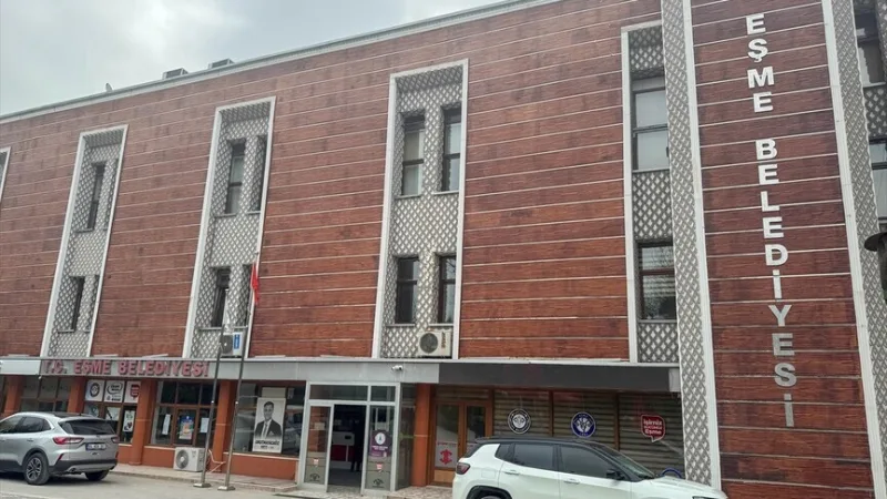 ראש עיריית אשמה, טוזאן, ושני עובדי עירייה נעצרו במסגרת חקירת 