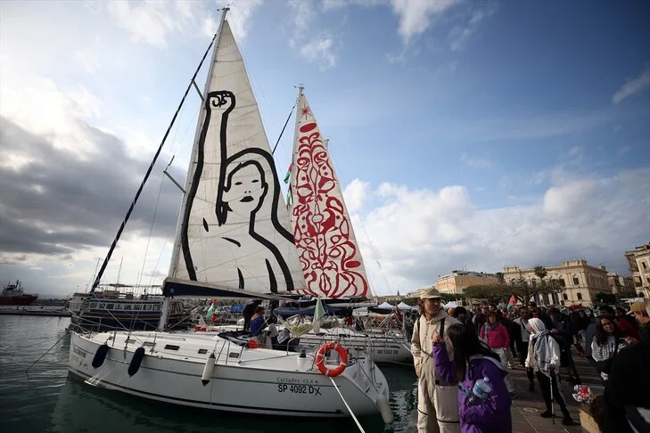 Lode „Globálnej flotily Sumud – jarná misia 2026“, ktoré vyplávali zo Španielska, dorazili do Talianska