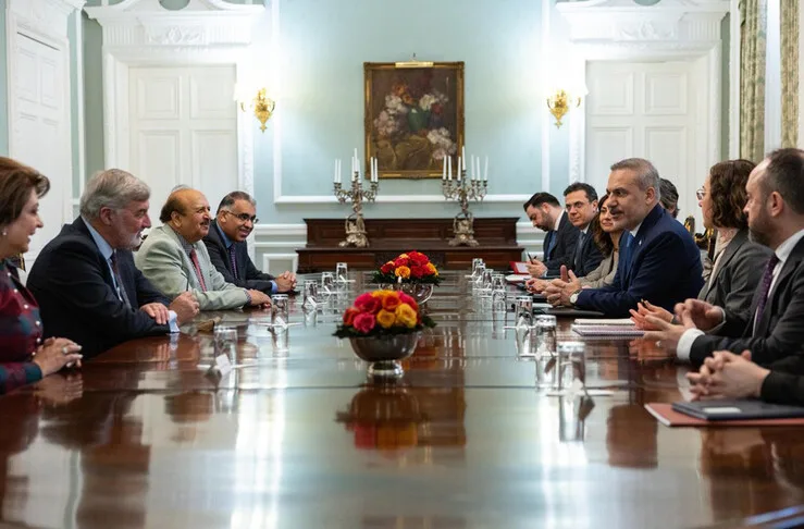 Minister zahraničných vecí Fidan sa stretol s členmi Snemovne lordov a Snemovne spoločenstiev vo Veľkej Británii