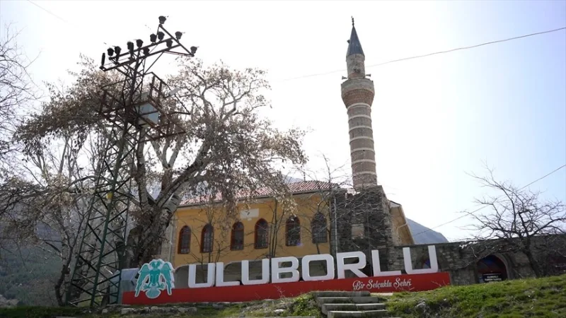 Eine rund 800 Jahre alte seldschukische Moschee in Isparta trotzt den Zeichen der Zeit