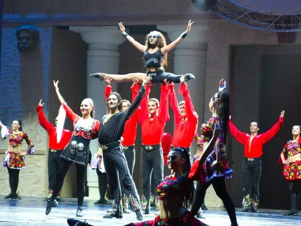 Танцевальное шоу «Огни Анатолии» в Древнем театре Аспендоса